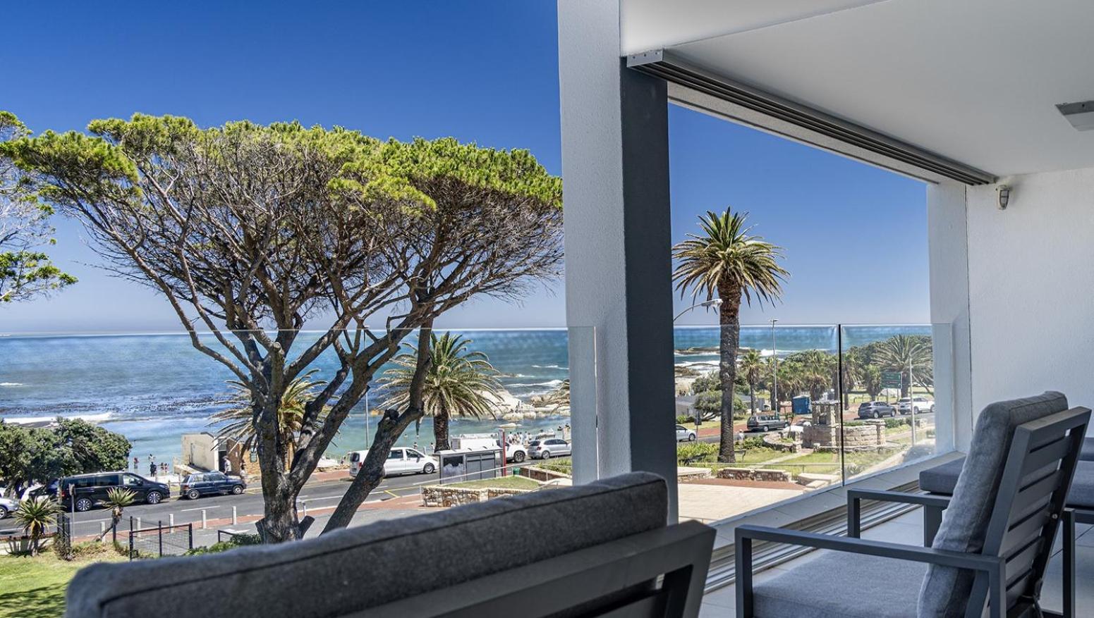 Blue Views Penthouse Beachfront Apartment With Pool Kaapstad Buitenkant foto