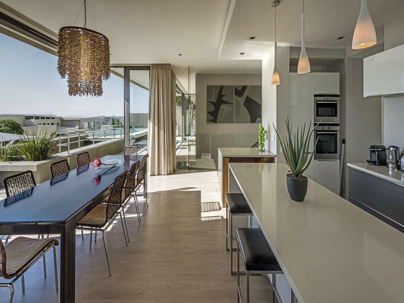 Blue Views Penthouse Beachfront Apartment With Pool Kaapstad Buitenkant foto
