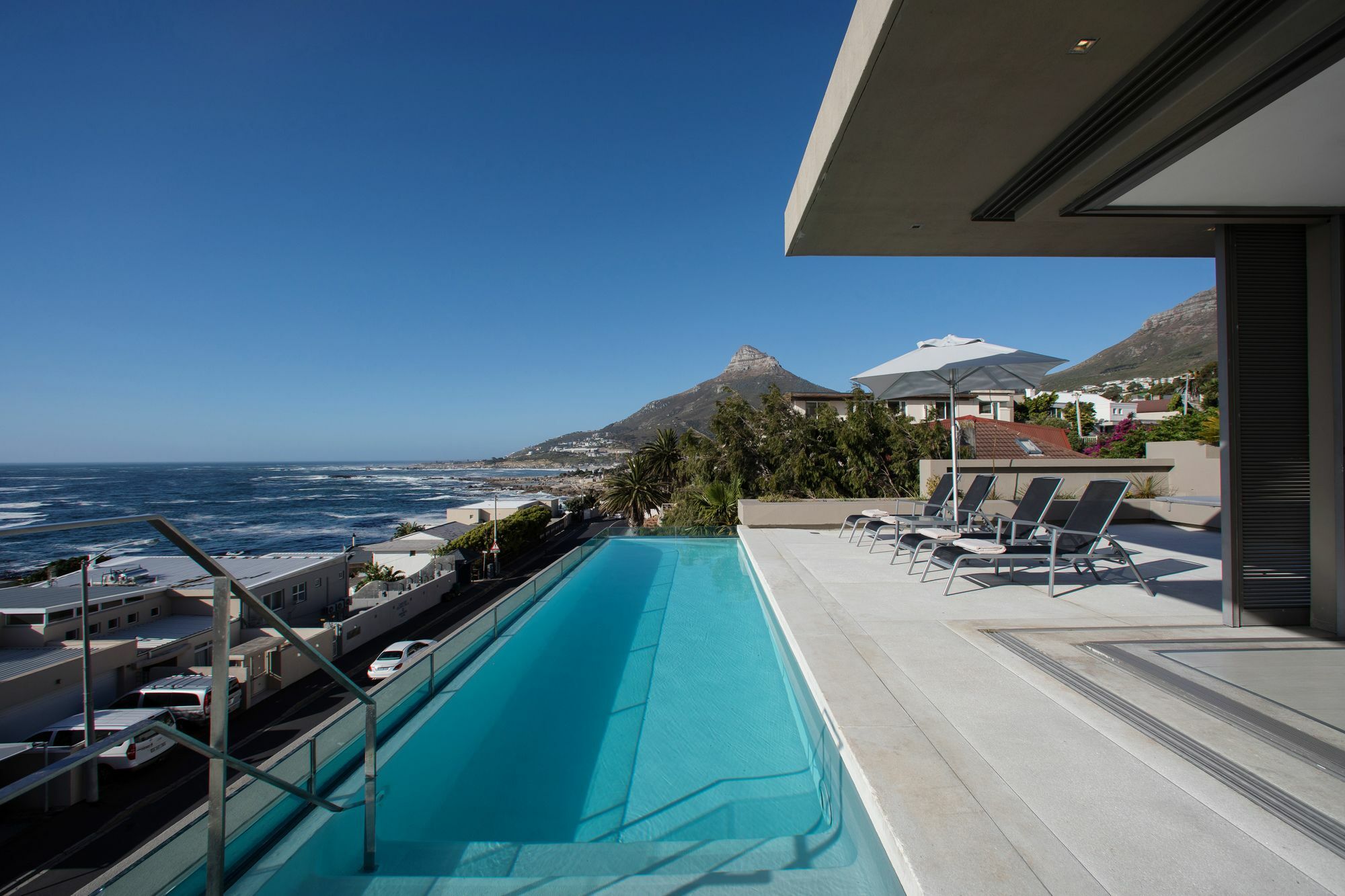 Blue Views Penthouse Beachfront Apartment With Pool Kaapstad Buitenkant foto