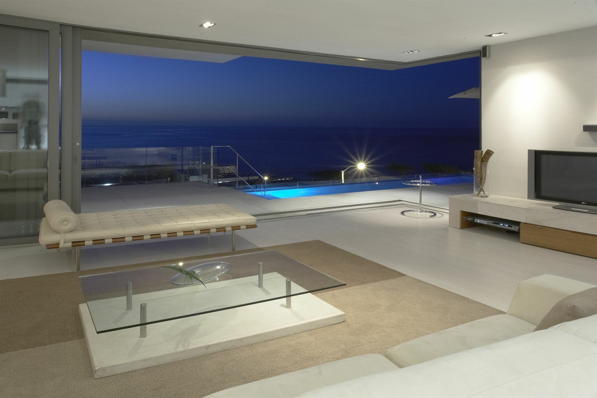 Blue Views Penthouse Beachfront Apartment With Pool Kaapstad Buitenkant foto