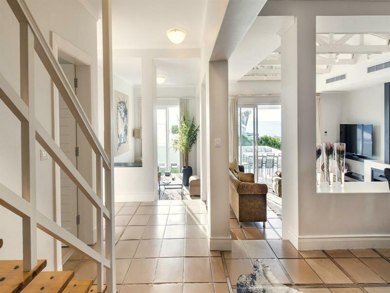 Blue Views Penthouse Beachfront Apartment With Pool Kaapstad Buitenkant foto