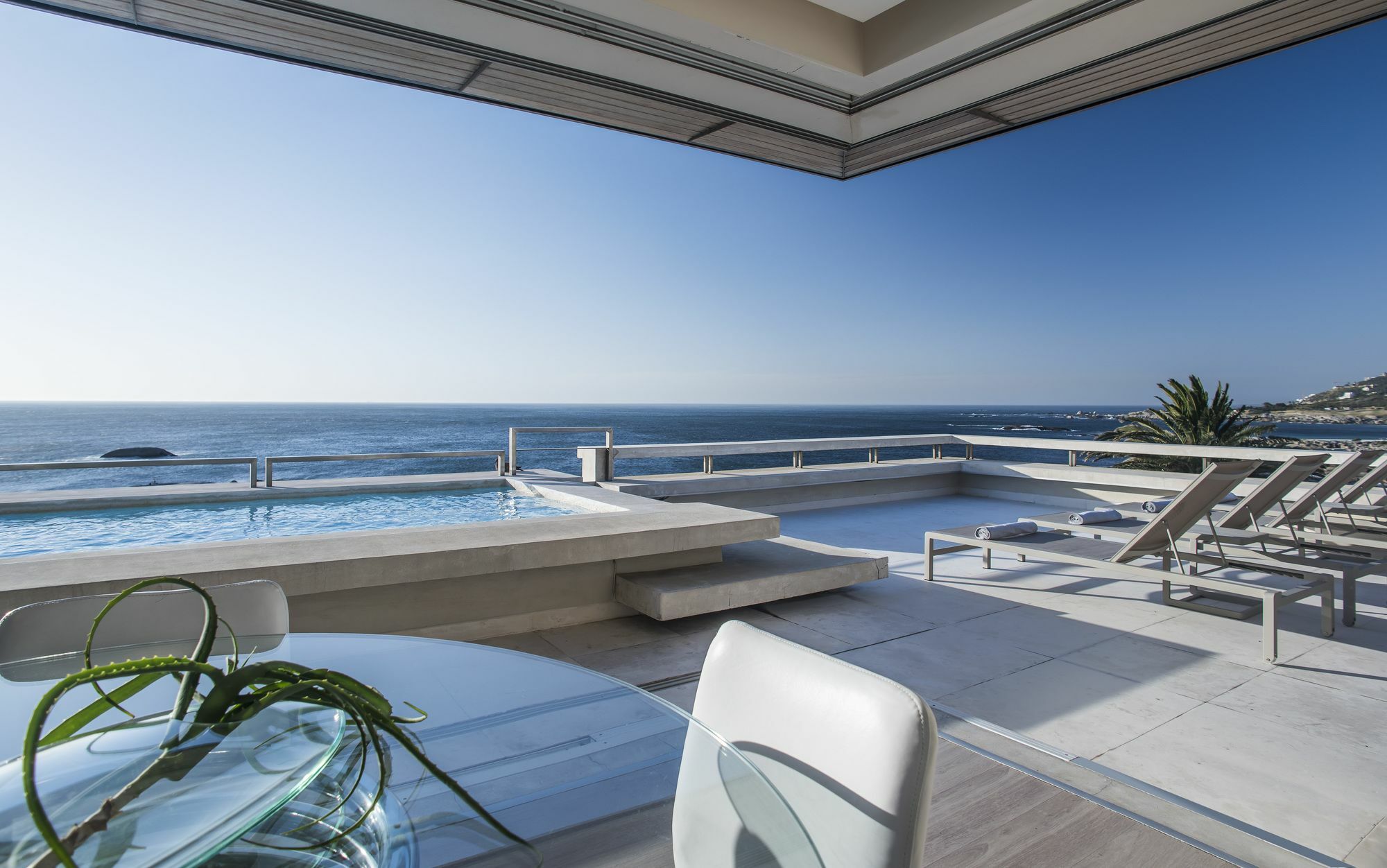 Blue Views Penthouse Beachfront Apartment With Pool Kaapstad Buitenkant foto